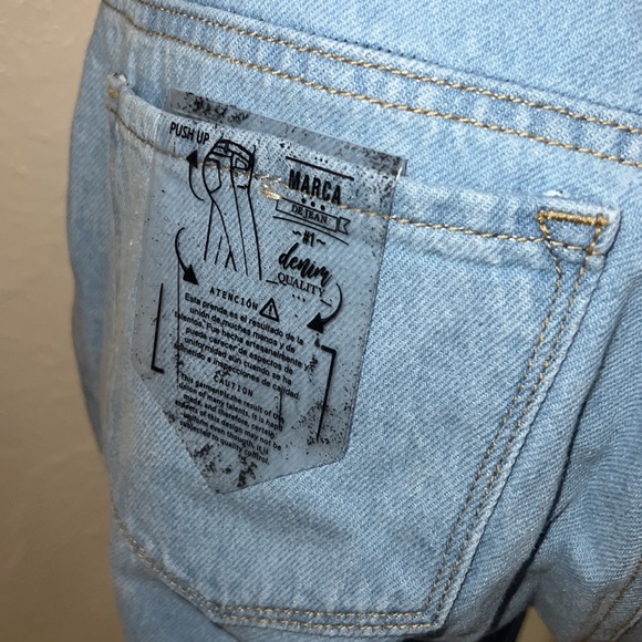 Colombian Jeans - Picture 11 of 17